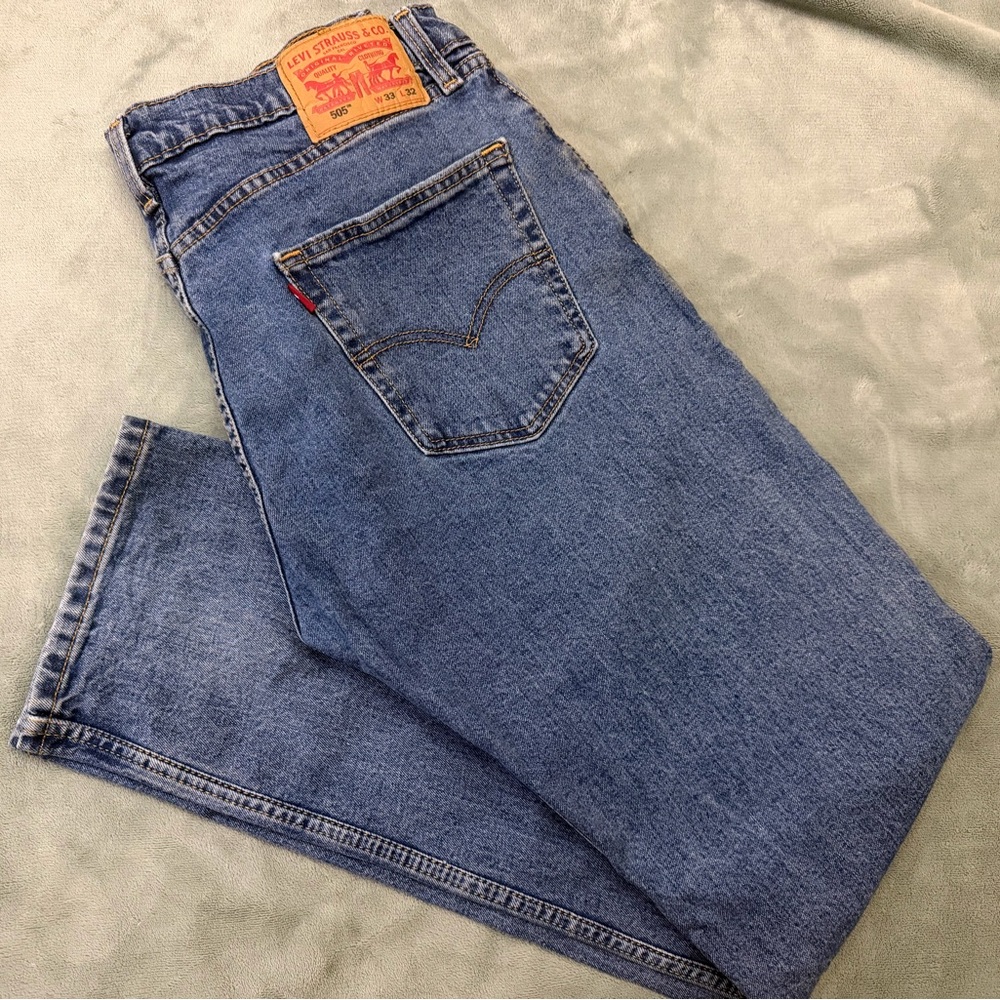 Levi’s 505 Regular Fit Jeans – Classic Medium Wash
